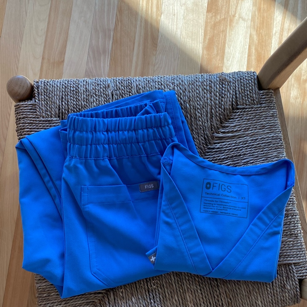 Figs scrubs set